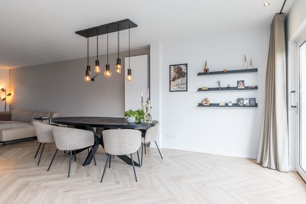 Foto - Verkocht onder voorbehoud: Instapklare gemoderniseerde geschakelde 2 onder 1 kap woning  met aanbouw, open keuken, tuin en garage in Voerendaal